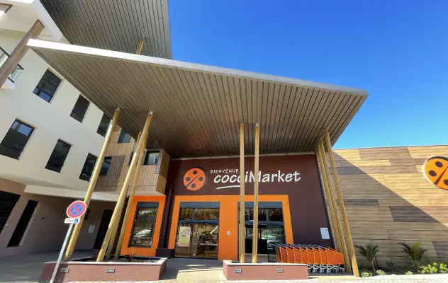 vue de l'entrée du Cocci Market à Sainte Marie - Opale Réunion